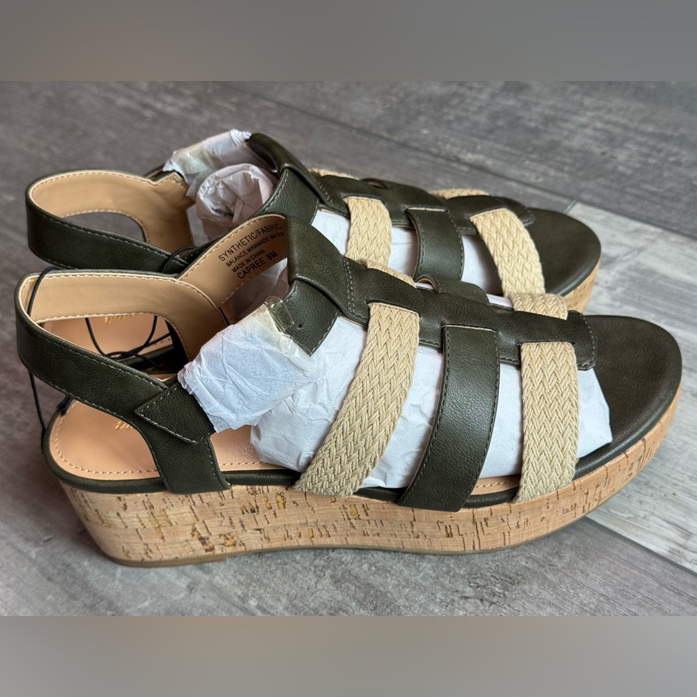 Violet & Red capree woven braid wedge olive green size NWOB